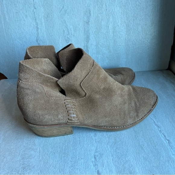 Dolce Vita Cleo Whipstitch Tan Almond Toe Pull on Ankle Booties size 8 - Picture 1 of 12